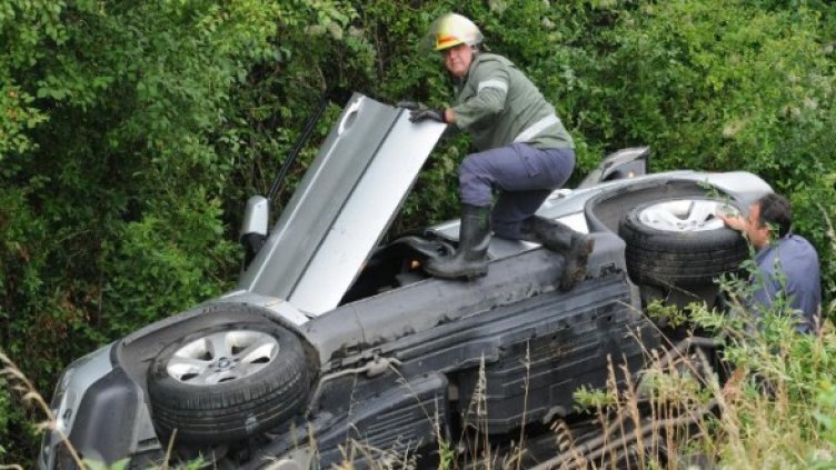 Катастрофиралият джип. Снимка: Булфото