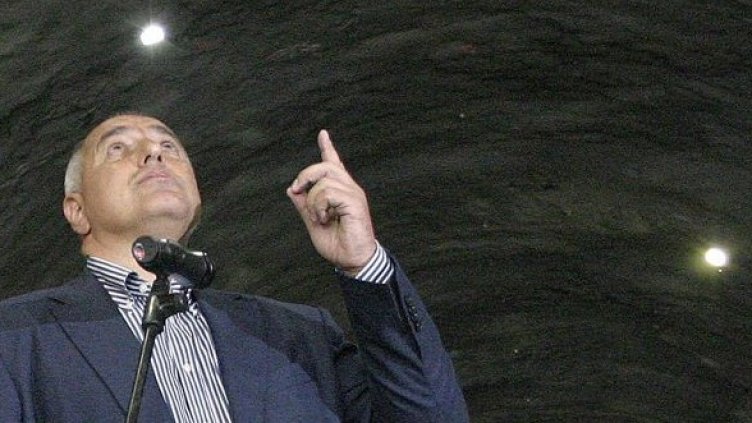 През юни и Борисов се прехласна по готов тунел от строежа на метрото. Снимка: Булфото