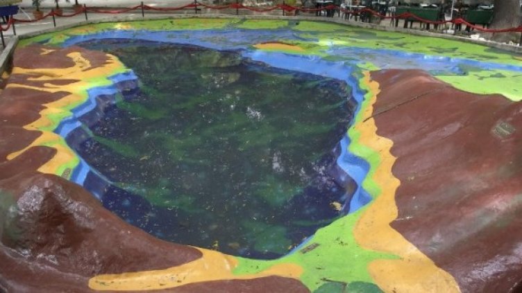 Релефна карта на Черно море пред "Аквариума" в Морската градина. Снимка: Архив, Булфото