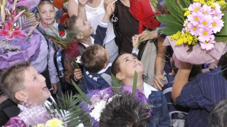 Първи учебен ден в Хасково. 15.09.2010 г. Снимка: Булфото