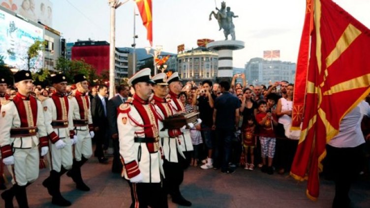 Македонските гвардейци в новите си униформи, 8 септември. Снимка: Reuters