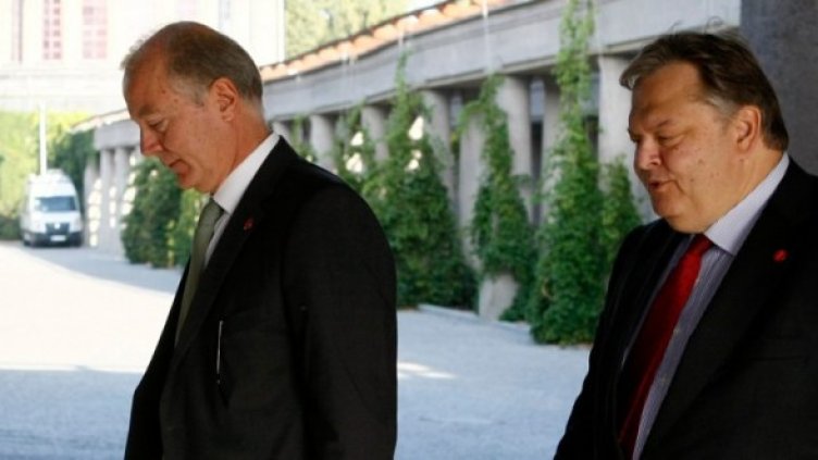 Гръцкият финансов министър Евангелос Венизелос (д.) и управителят на гръцката централна банка Георгиос Провопулос. Снимка: Reuters