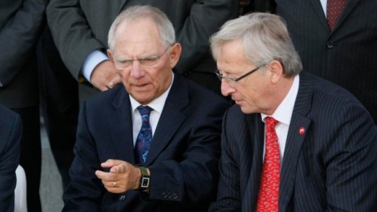 Финансовият министър на Германия Волфганг Шойбле (д.) и председателят на Еврогрупата Жан-Клод Юнкер. Снимка: Reuters