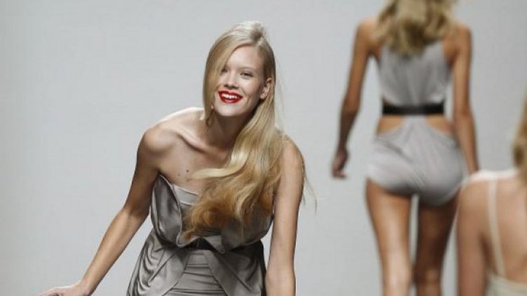 Горещи манекенки! Идва горещо лято 2012! 