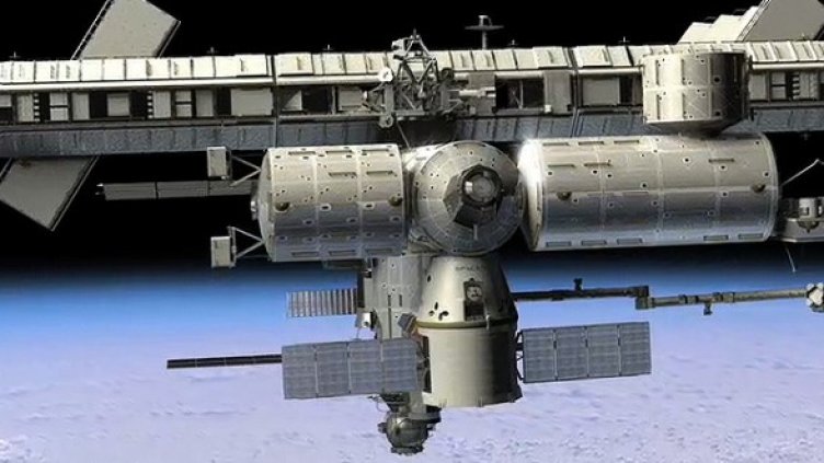 Космическият кораб Dragon, скачен с Международната космическа станция. Засега – само на картинка. Изображение: SpaceX