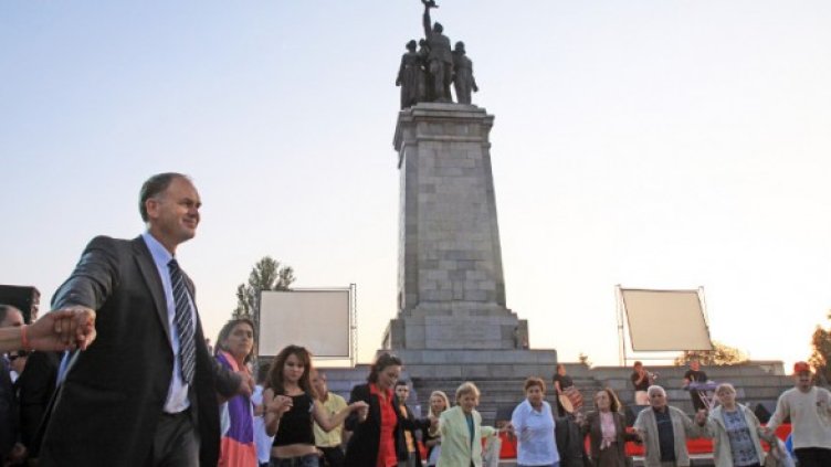 Кандидати за президент и кмет си попяха