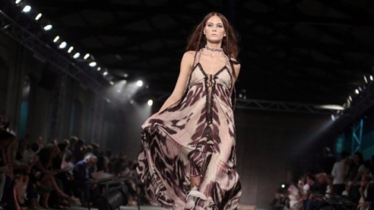 Дръзки и цветни - дрехите на следващото лято!