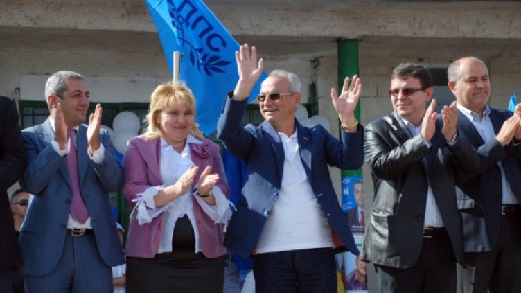 ДПС не е ясла, рече Доган в тервелското село Зърнево. Снимка: БТА