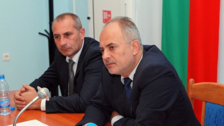 Министърът на труда и социалната политика Тотю Младенов (вдясно) и областният управител на Монтана Ивайло Петров обсъждаха социалните проекти в района. Снимка: БТА