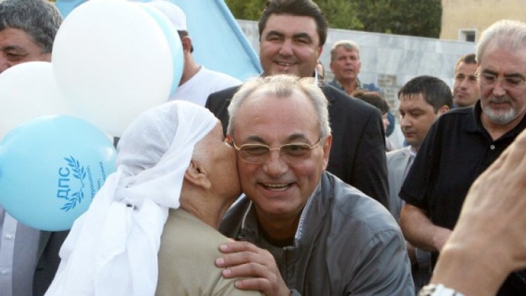 Ахмед Доган при предизборната си обиколка из страната. Снимка: архив, БТА