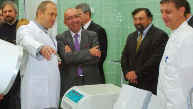 Константинов откри нови клиники във Варна. Снимка: БТА
