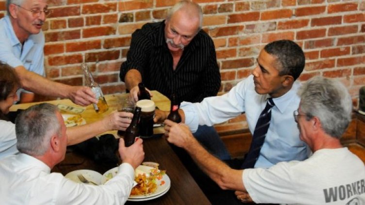 Докато сенатът отхъвряле плана му, Обама пиеше бира с безработни. Снимка: Ройтерс