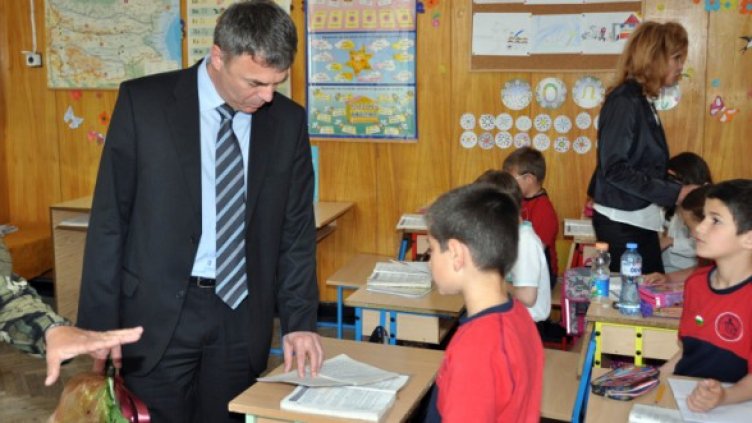 Сергей Игнатов обеща онлайн уроци на учениците. Снимка: архив, БТА