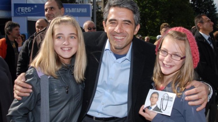 Плевнелиев по време на кампанията си из страната Снимка: архив, БТА