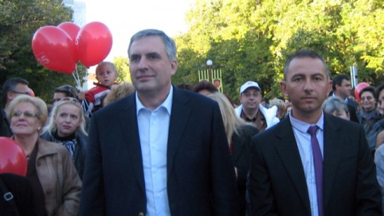 Българският народ ще бъде достатъчно мъдър, за да направи правилния избор, заяви в Перник кандидатът за президент на БСП Ивайло Калфин. Снимка: БТА