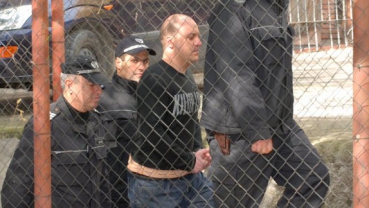 Стефан Петров на влизане в съда в Сливен. Снимка: БТА