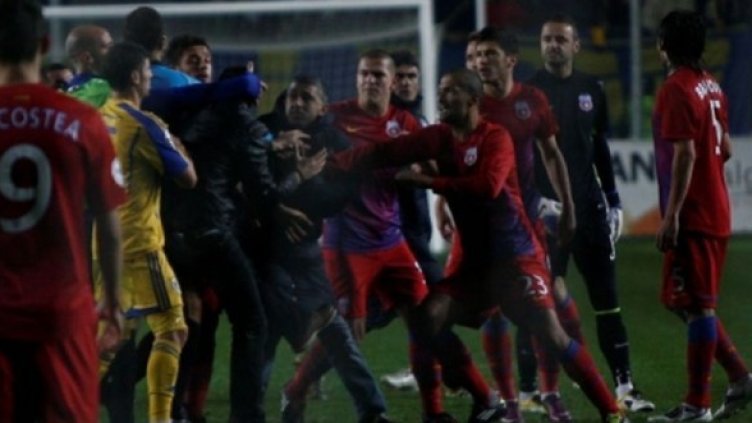 Футболистите на Стяуа наритаха фен на Петролул
