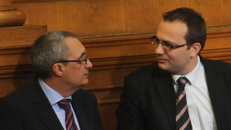 А преди се гледаха в очите. Снимка: Булфото