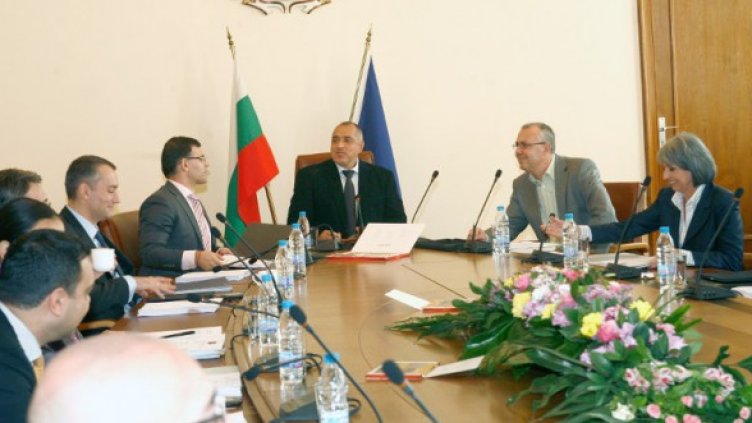 Премиерът и министрите в началото на заседанието на МС в понеделник. Снимка: БТА