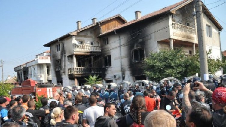 Опожарената къща на Рашкови в Катуница. 25.09.2011 г. Снимка: Архив, Булфото