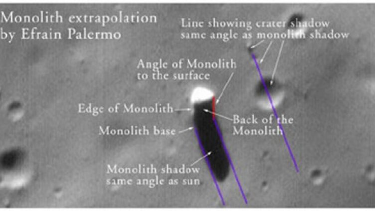 Мистерия, но руската космическа станция Фобос-Грунт, неуспешно стартирала към Марс в нощта на 9 ноември 2011 г., стана 21-вата от загубените по пътя към него. Изображение: Роскосмос
Спътникът на Марс – Фобос. Снимка: НАСА
"Монолитът" на снимка SP255103. thelivingmoon.com
