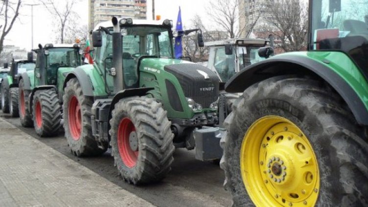 През март зърнопроизводителите от цялата страна блокираха по-големите градове от страната. Протестираха отново заради неспазени споразумения от страна на правителството. Снимка: Архив, Булфото