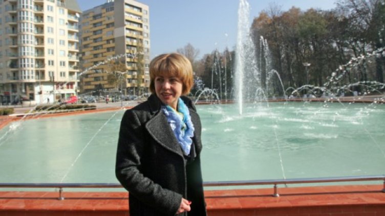 Кметицата на София Йорданка Фандъкова откри нов фонтан в Южния парк. Снимка: БТА
