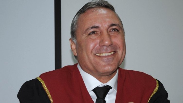 Стоичков не трябвало да се титулува доктор
