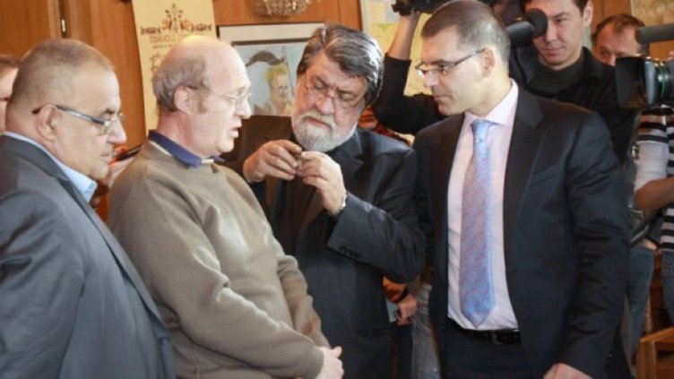 Рашидов и Симеон Дянков присъстваха на връчването на ценни образци от паметници на културата на НИМ. Снимка: БТА