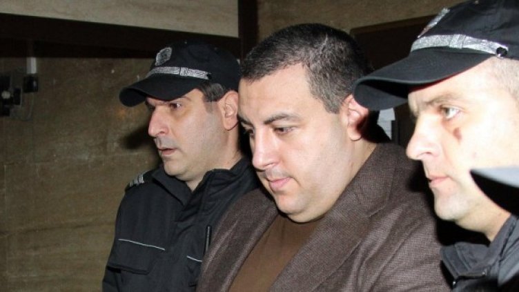 Петър Стоянов-Сумиста под полицейска охрана. Снимка: архив, Булфото