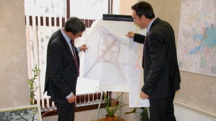 Плевнелиев и бургаският кмет обсъждат строителни проекти. Снимка: БТА