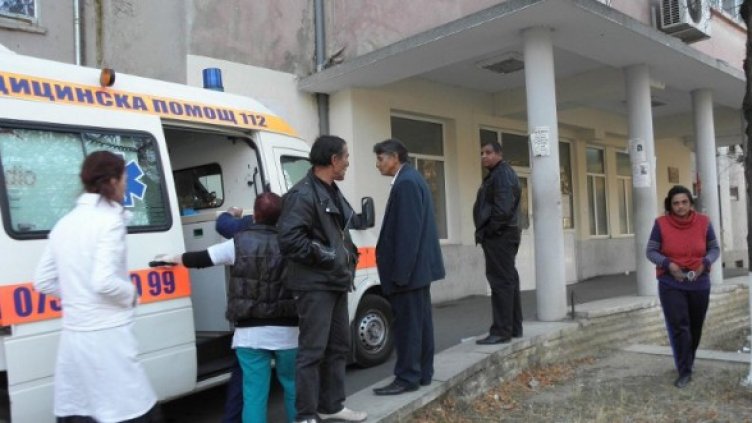 Линейката, с която момичето е транспортирано в "Пирогов". Снимка: Булфото