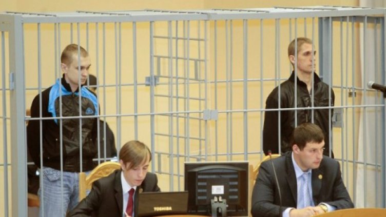 Дмитрий Коновалов и Владислав Ковальов в съдебната зала. Снимка: Reuters