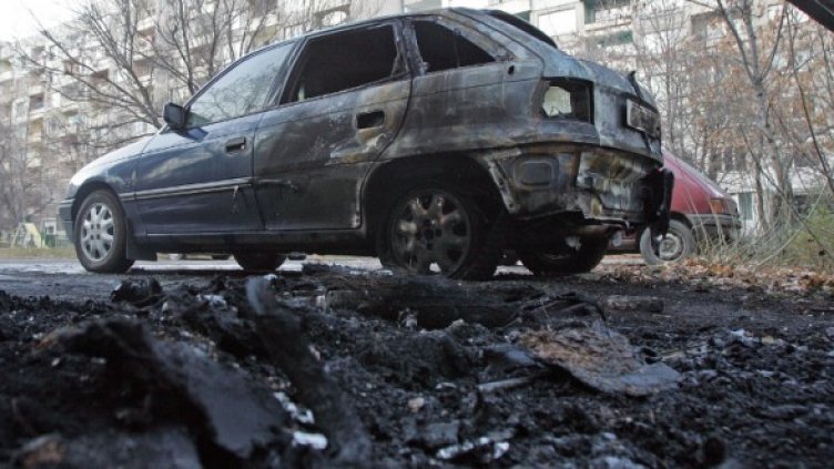 Една от запалените коли в "Младост" Снимка: БТА