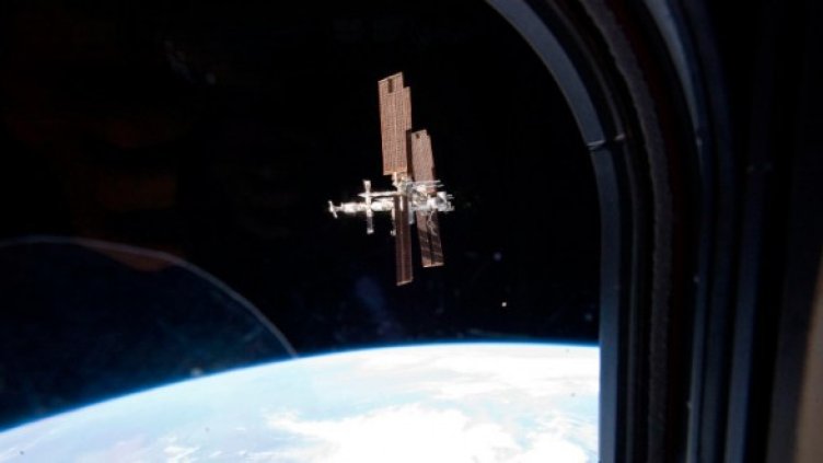 Международната космическа станция, снимана от совалката Атлантис. Снимка: Reuters