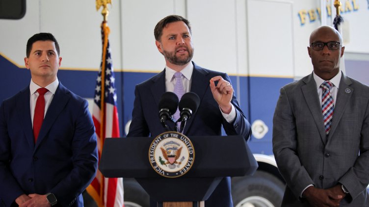 Ванс: САЩ не са във война с Иран, а с ядрената им програма