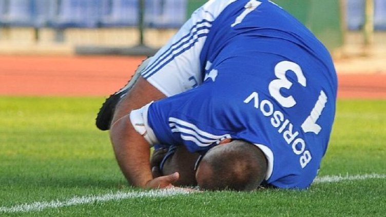 Борисов ритнат на терена, а сега изритан и от класацията. Снимка: Булфото