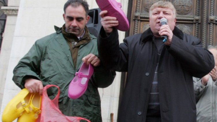 Подаръкът за министрите. Снимка: БТА