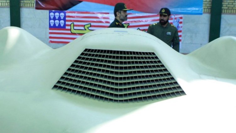 Сваленият безпилотен американски самолет RQ-170. Снимка: Reuters