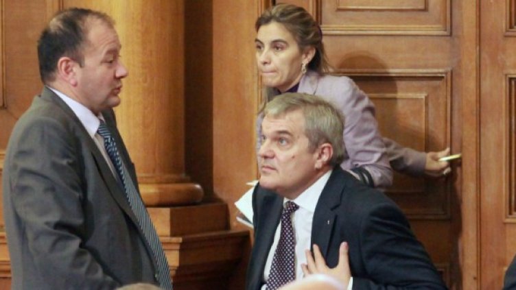 Левицата не може да повярва, че пенсионната реформа мина през НС. Снимка: БТА