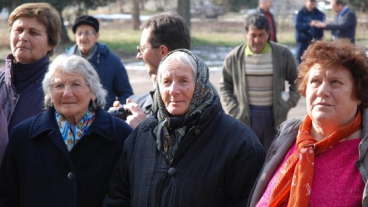 Работодатели и синдикати са против да се осъвременяват само най-ниските пенсии. Снимка: Булфото