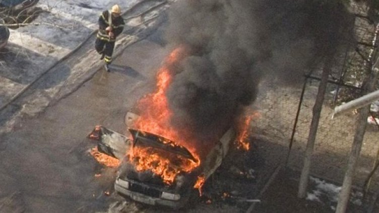 Горящото Ауди. Снимка: Булфото