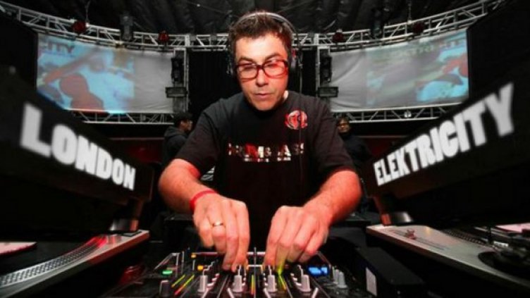 London Elektricity. Снимка: H.M.S.U.