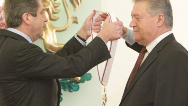 Орденът на свадата "Първанов-Борисов". Снимка: БТА