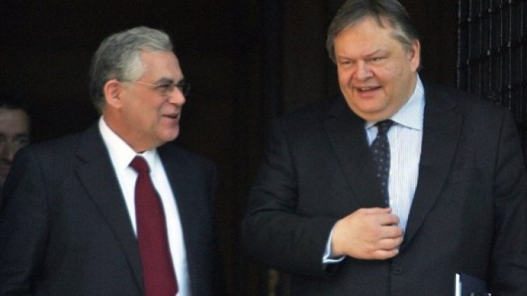 Премиерът Лукас Пападемос (л) продължава преговорите за гръцкия дълг. Снимка: БТА