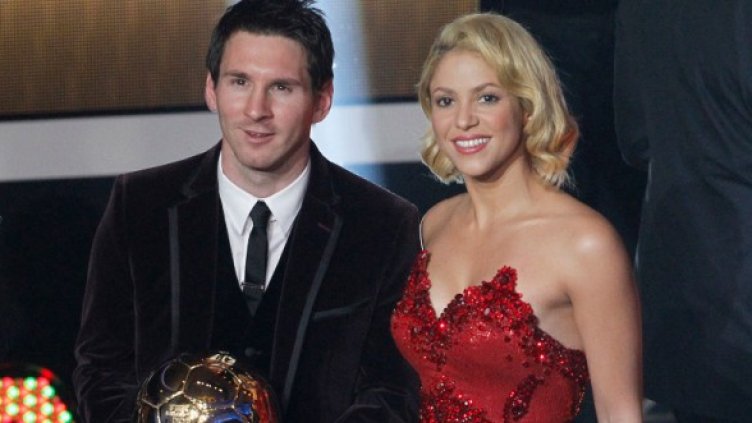 Шакира позира със съотборника на гаджето си - Лео Меси. Снимка: Reuters