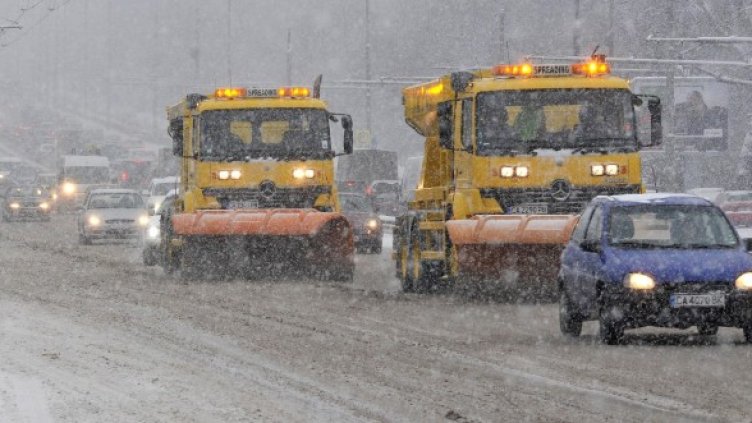 Снегопочистване в София. Снимка: Булфото