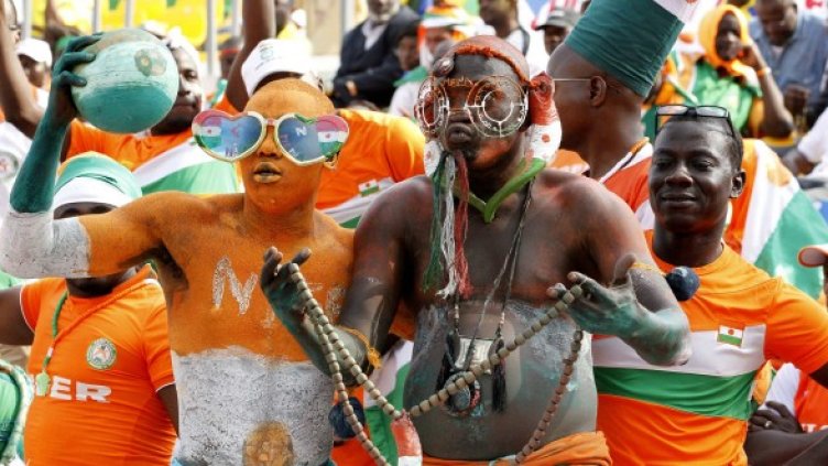 Феновете на Нигер подкрепят любимците си по стадионите в Екваториална Гвинея и Габон. Снимка: Reuters