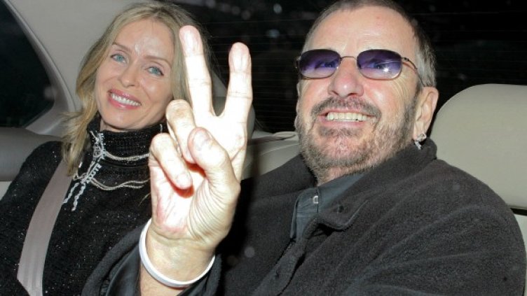 Ринго Стар със съпругата си. Снимка: Reuters