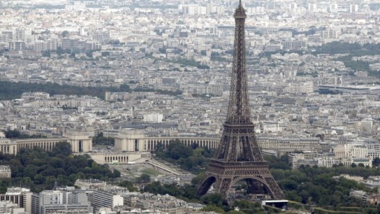 "Безполезното чудовище, ограбило красотата на Париж"